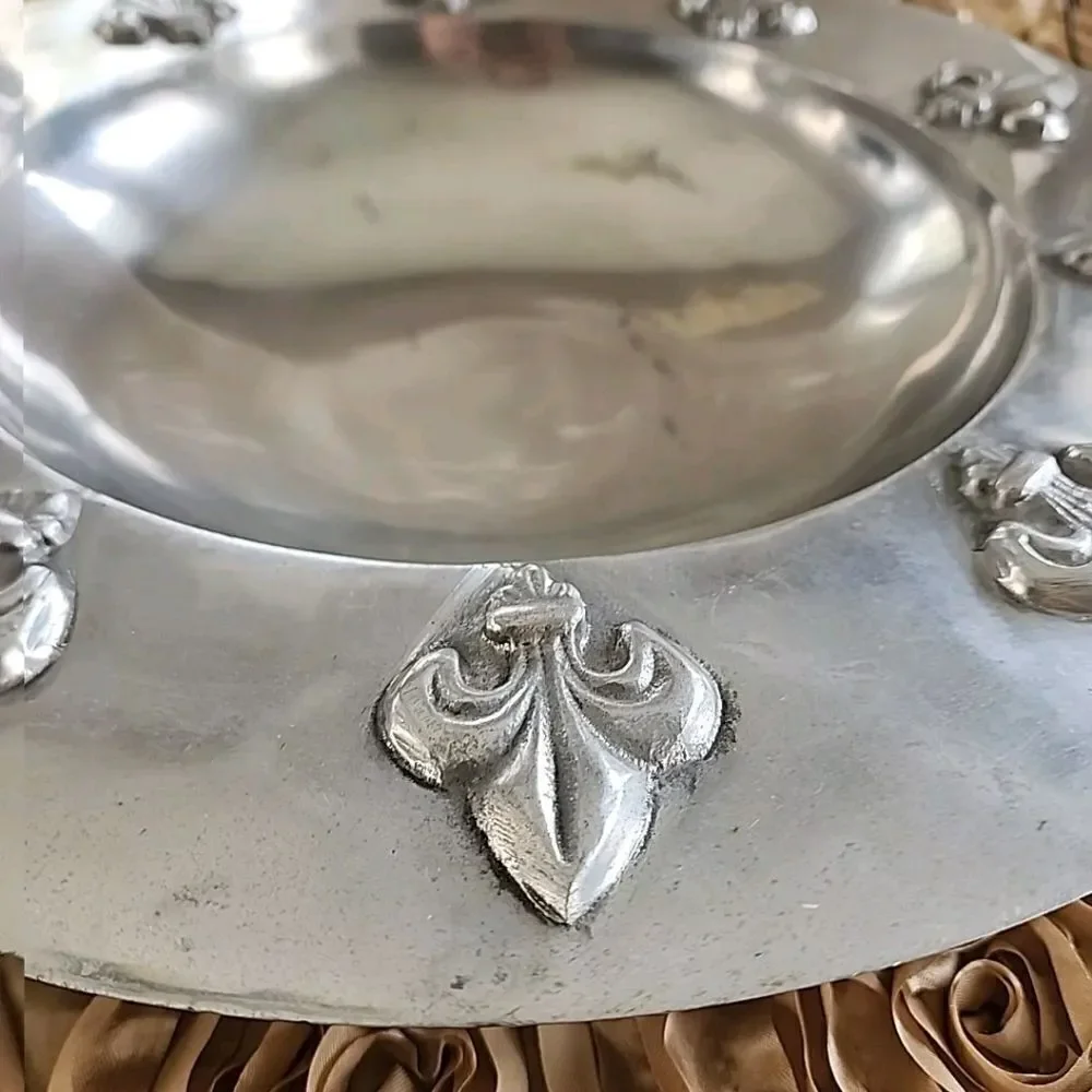 ⚜️Fleur de lis Cast Aluminum Bowl